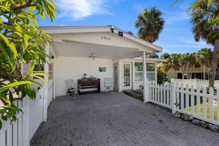 Property Photo:  5801 Imperiore Avenue  FL 34217 
