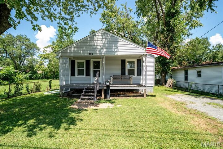 Property Photo:  725 26th Street  IL 62040 