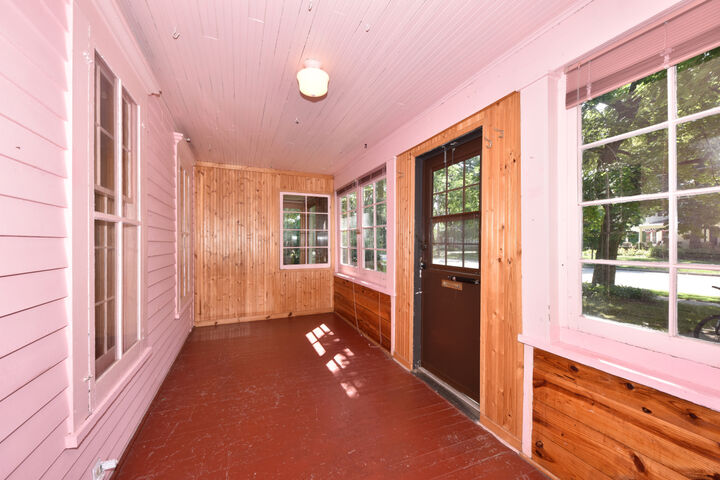 Property Photo:  552 E Capitol Dr  WI 53029 