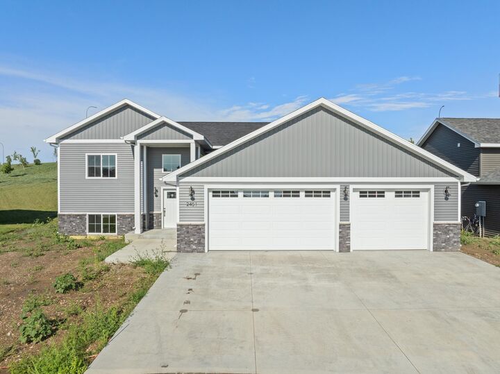2401 15th St NW  Minot ND 58703 photo