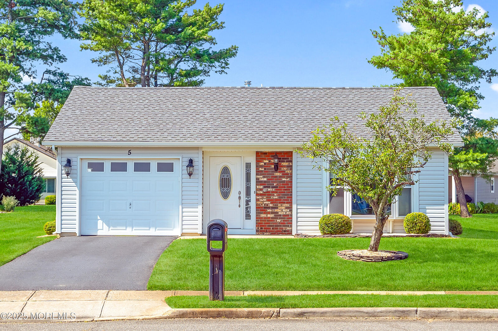 Property Photo: 5 Berkshire Court NJ 08724