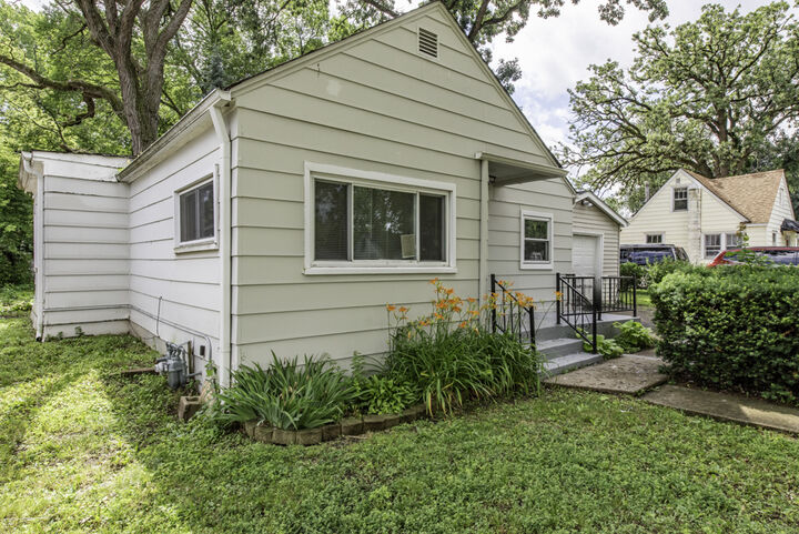 Property Photo: 221 Kenwood Drive IL 60073