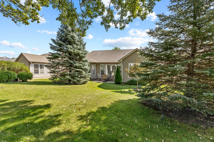 Property Photo: 11341 Greenway Drive IL 60142