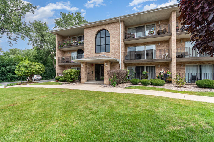 Property Photo:  10238 Southwest Highway 2C  IL 60415 
