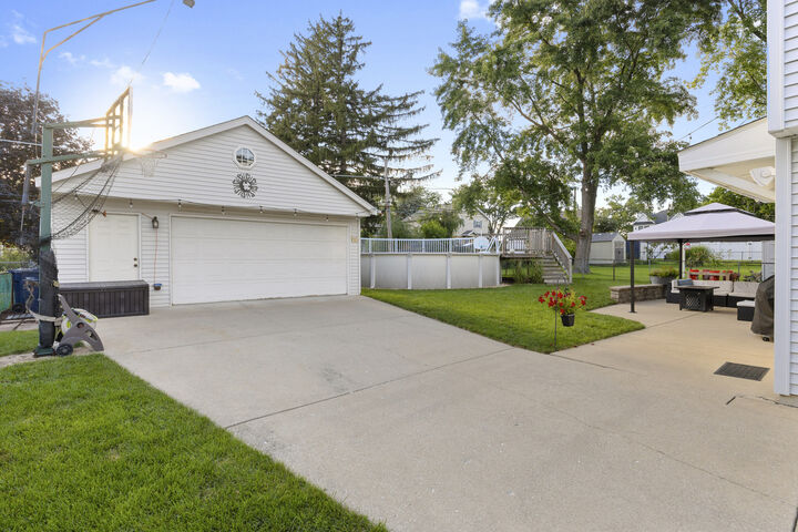 Property Photo: 914 S Lombard Avenue IL 60148