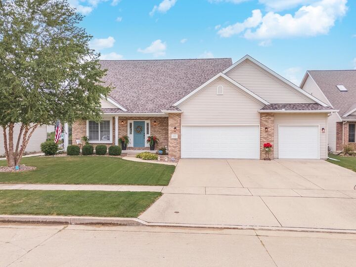 3107 Sable Oaks Road  Bloomington IL 61704 photo