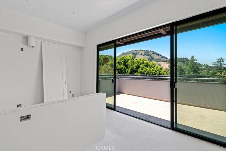 Property Photo: 581 Higuera Street 307 CA 93401