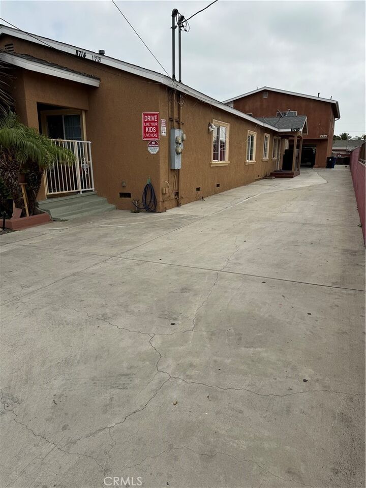 Property Photo:  11716 S Central Avenue  CA 90059 