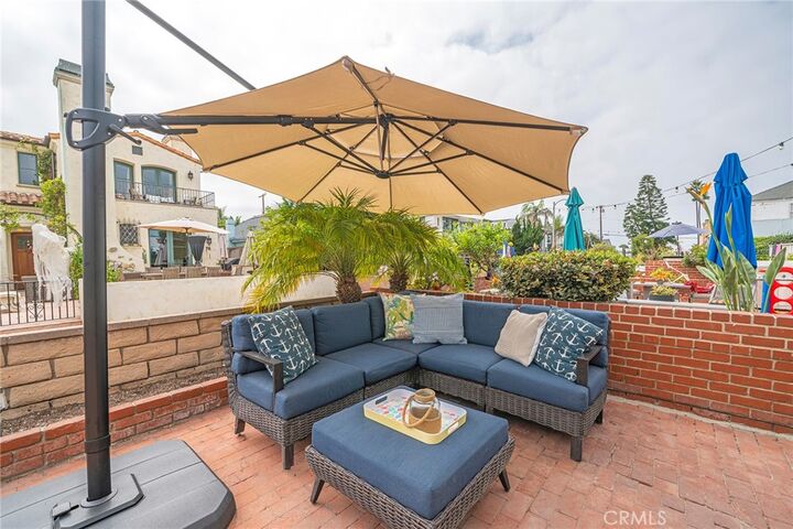 Property Photo: 77 17th CA 90254