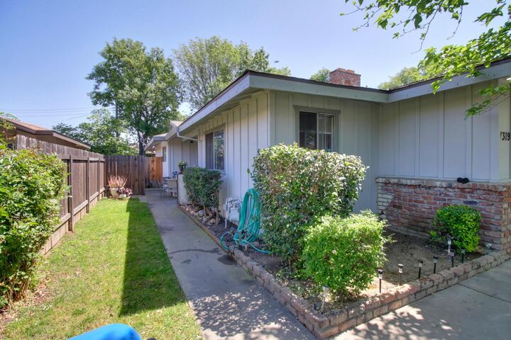 Property Photo: 7301 Berna Way CA 95823