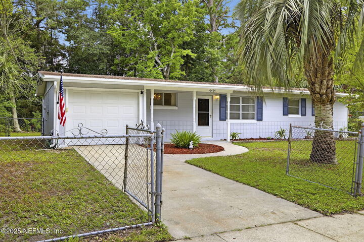 Property Photo: 6414 Lucente Drive FL 32210