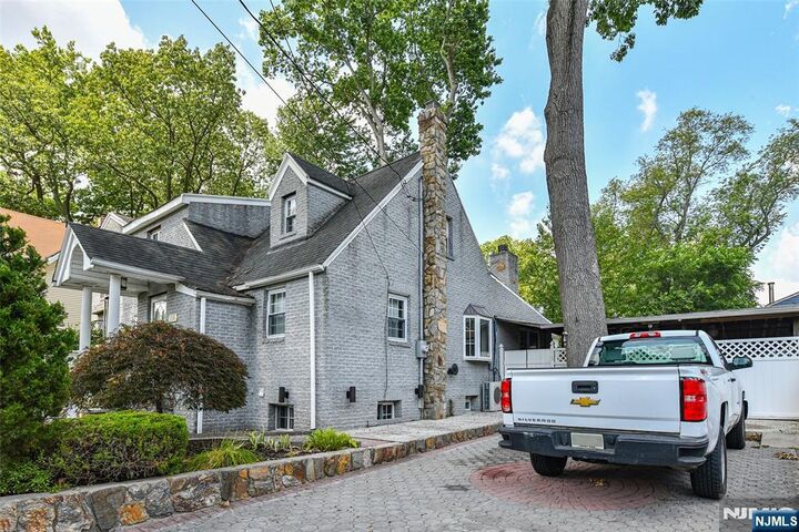 Property Photo:  156 E Linden Avenue  NJ 07628 