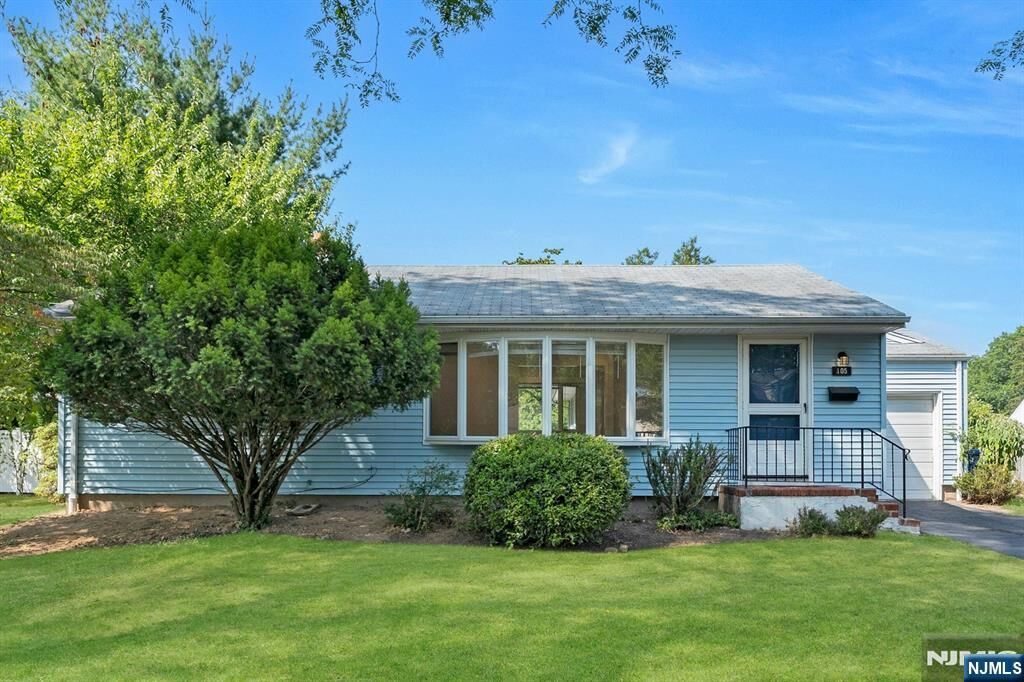 Property Photo:  105 Regis Court  NJ 07652 