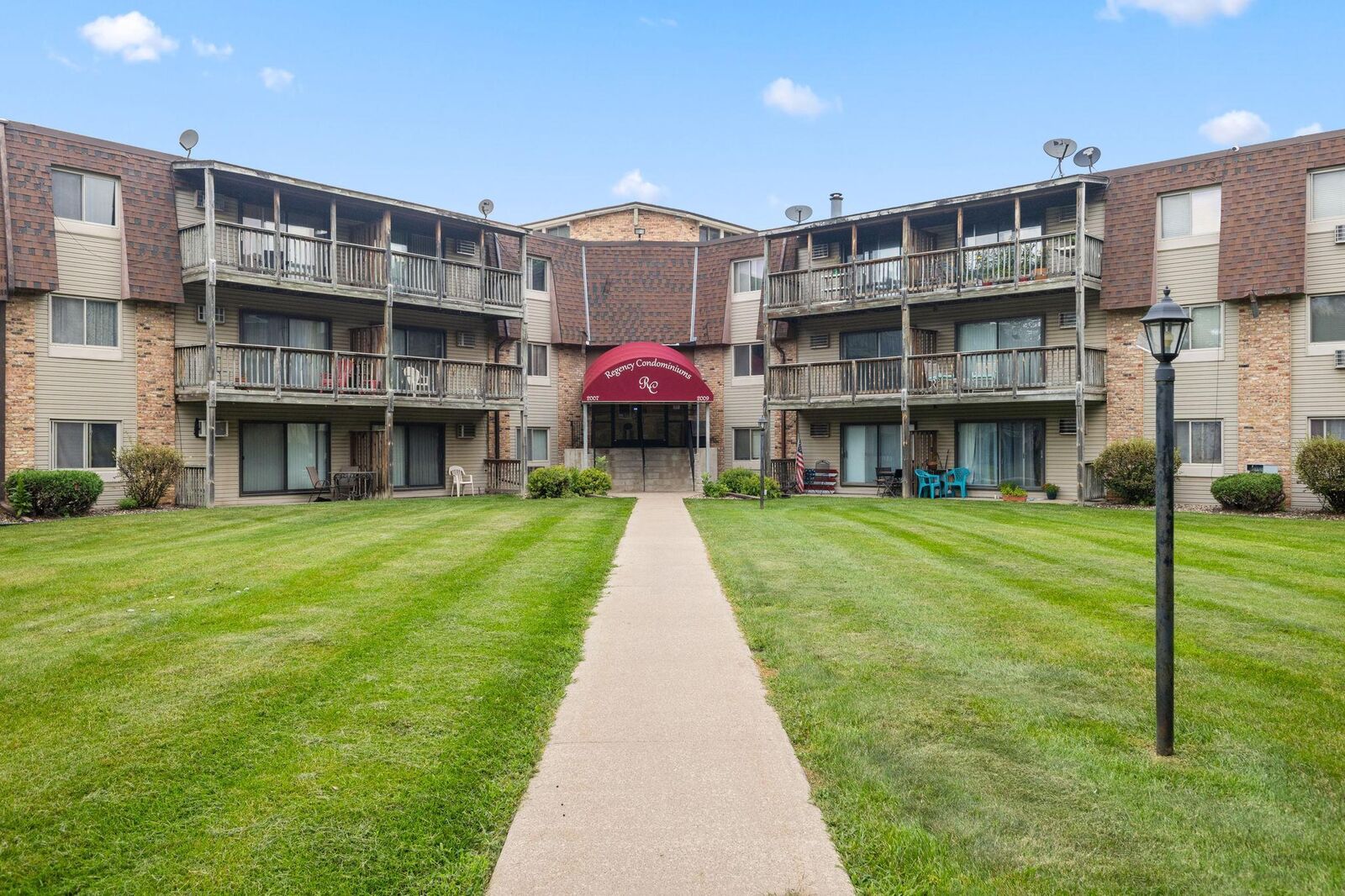 Property Photo: 2007 E 122nd Street B2 MN 55337