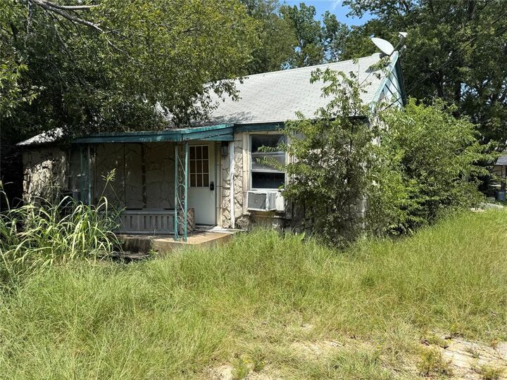 Property Photo:  405 S Colorado Street  TX 76692 