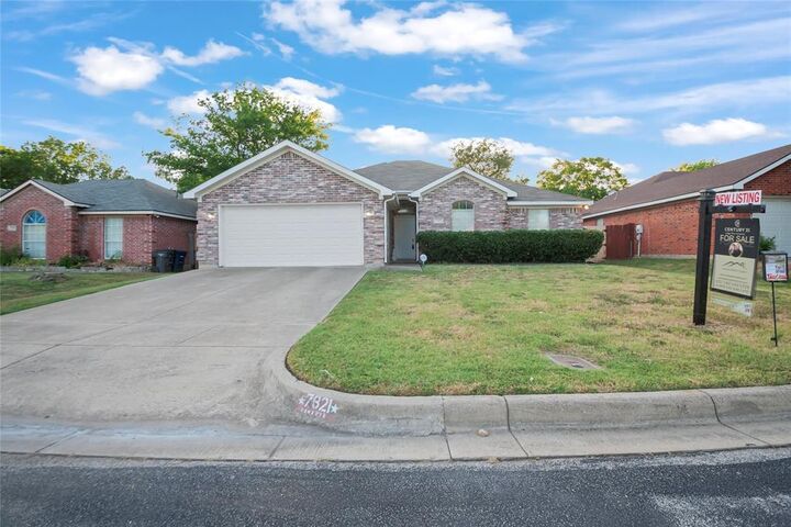 Property Photo: 7321 Briarwyck Court TX 76137