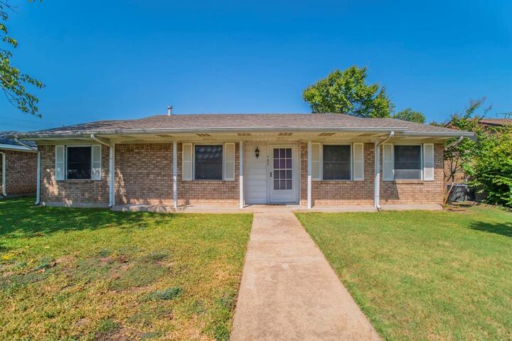 Photo de la propriété:  705 S 4th Street  TX 76065 