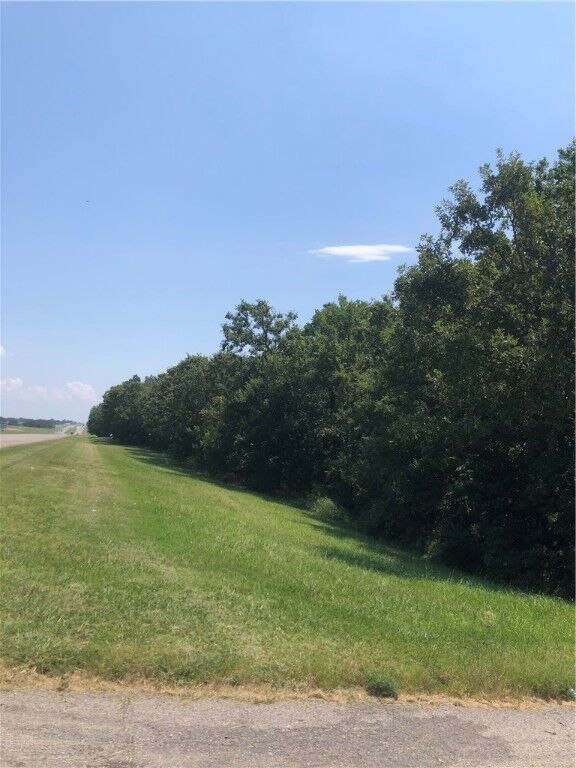 Property Photo: 412 W US Highway OK 7474338