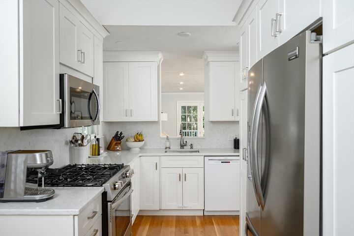 Property Photo:  5 Adams Ct 5  MA 02043 