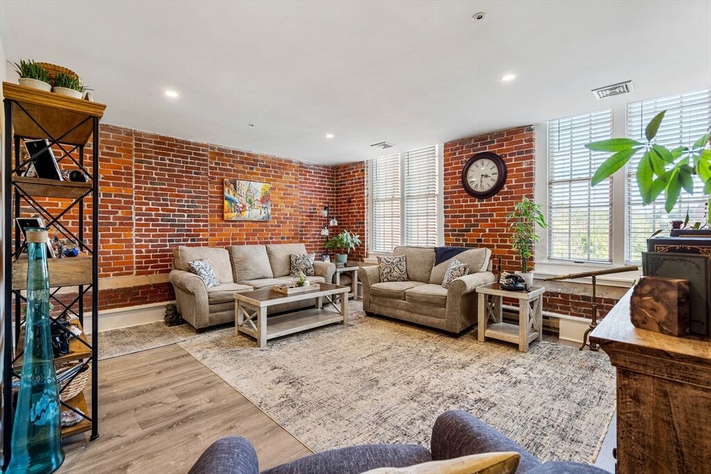 Property Photo:  148 Main St O506  MA 01845 