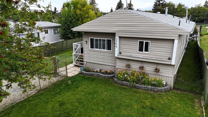 5124 8 Avenue  Edson AB T7E 1K6 photo