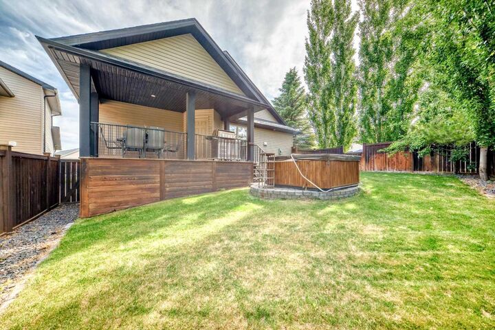 Property Photo:  41 Canyoncrest Point W  AB T1K 7Y4 