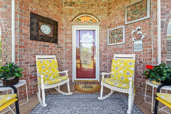 Property Photo:  2424 Pineneedle Dr  FL 32566 