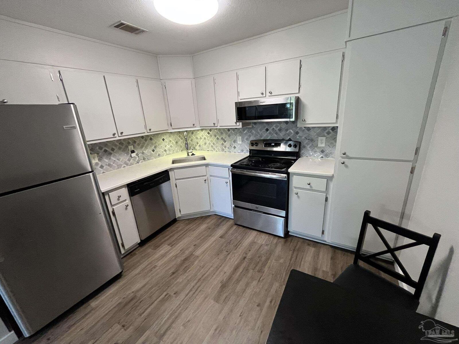Property Photo: 1271 Redwood Ln 230 E FL 32563