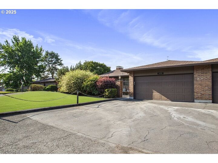14745 NE Stanton Ct  Portland OR 97230 photo