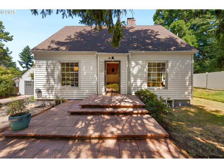 Property Photo:  14629 NE Halsey St  OR 97230 