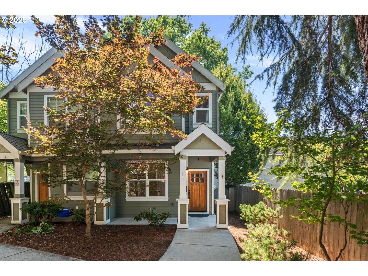 Property Photo:  14 NE Stanton St  OR 97212 