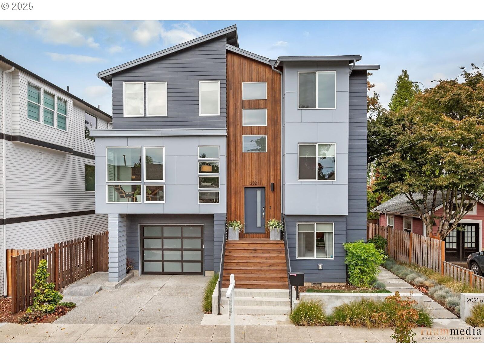 Property Photo:  2021 SE Woodward St  OR 97202 