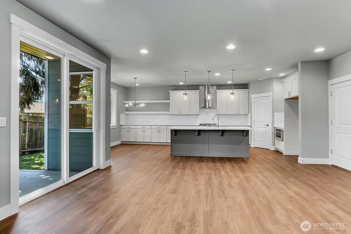 Property Photo:  14130  15th Avenue W  WA 98087 