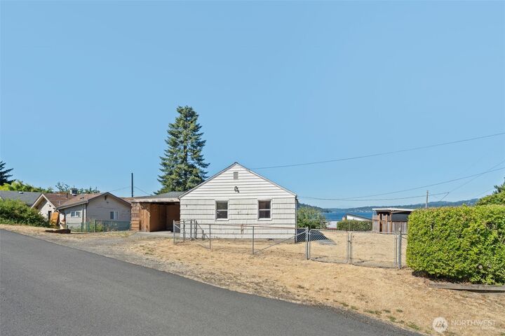 Property Photo: 10658 Laurel Lane S WA 98178