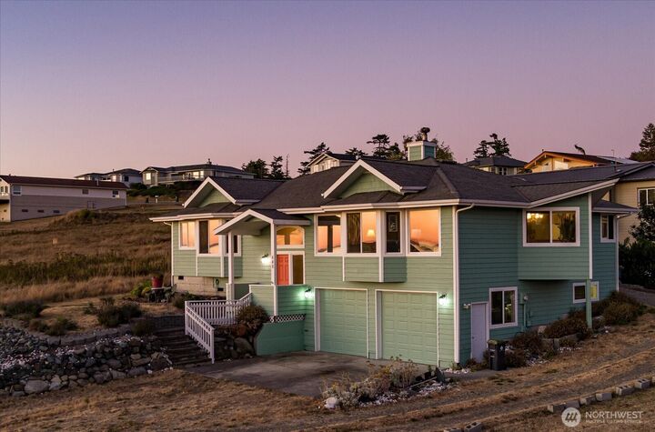 Property Photo:  648  Hacienda Drive  WA 98239 