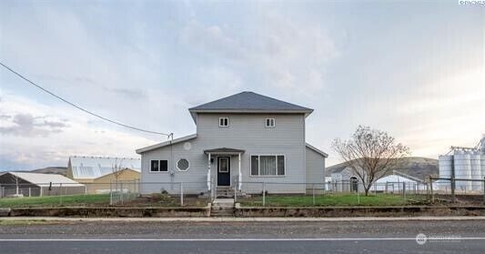 Property Photo:  304 E Second Street  WA 99348 