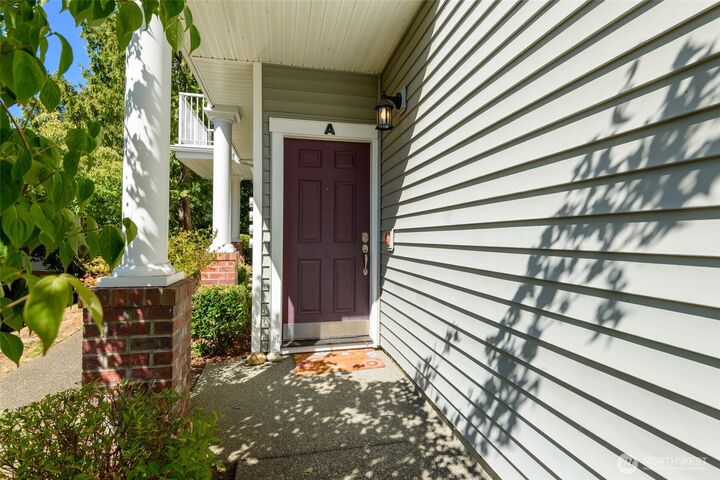 Property Photo: 5001 Davis Place S A WA 98055