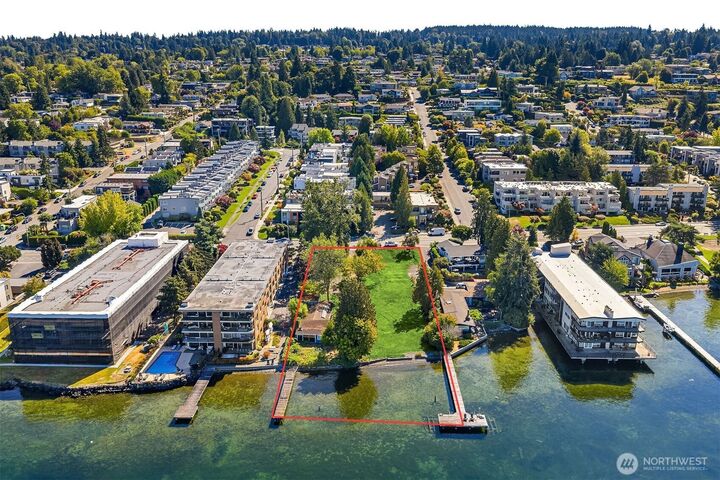 Property Photo:  6211  Lake Washington Boulevard NE  WA 98033 