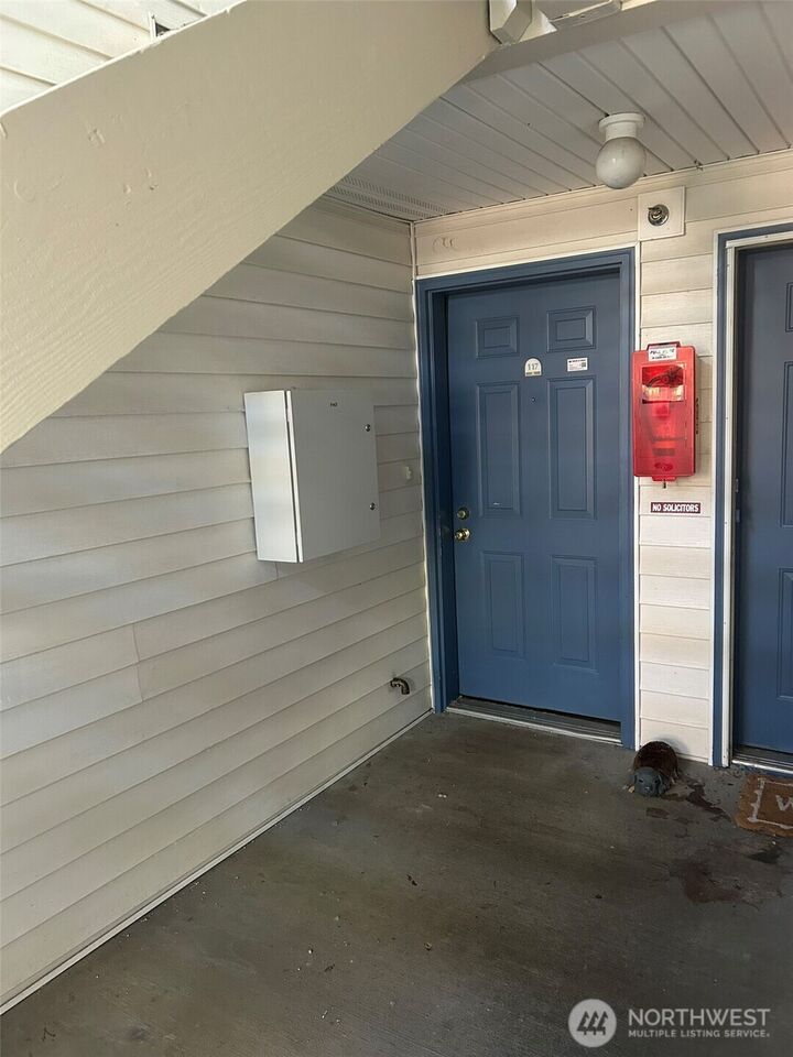 Property Photo:  949  Aberdeen Avenue NE E-117  WA 98056 