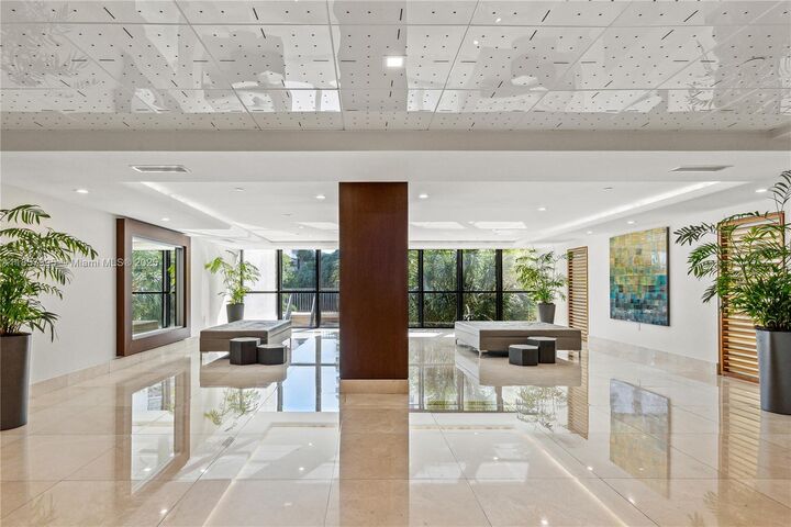 Property Photo: 540 Brickell Key Dr 818 FL 33131