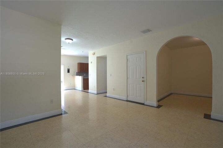 Property Photo:  4100 NE 25th St  FL 33033 