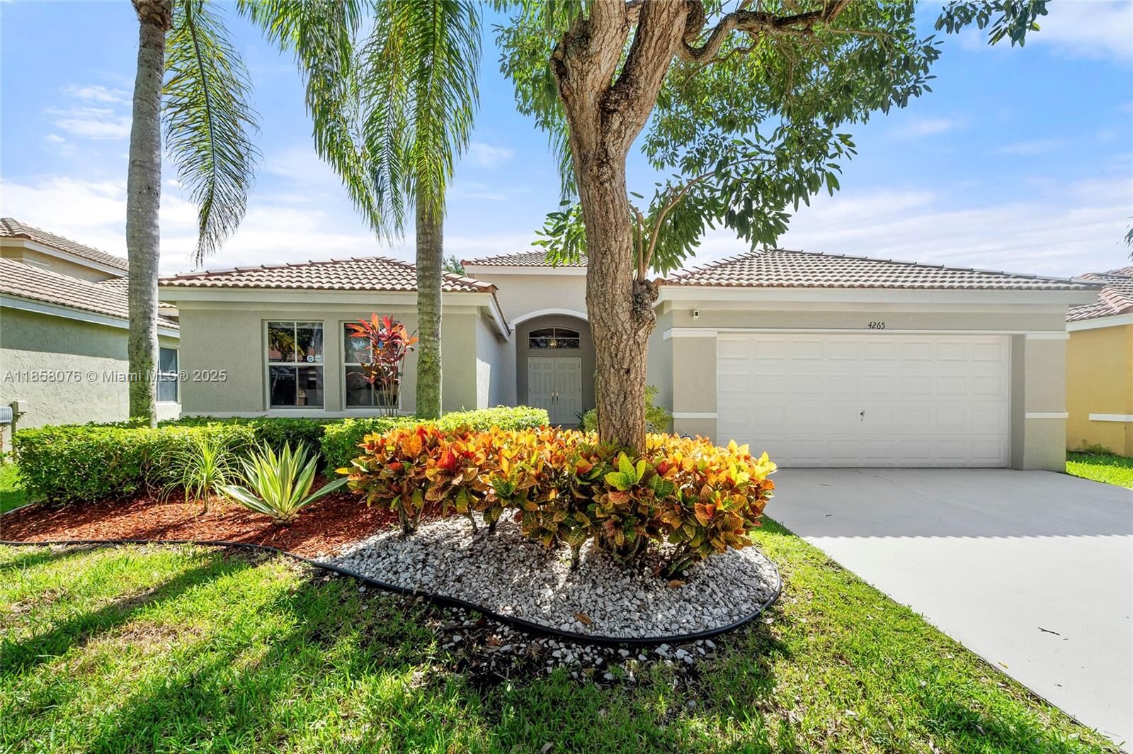 Property Photo:  