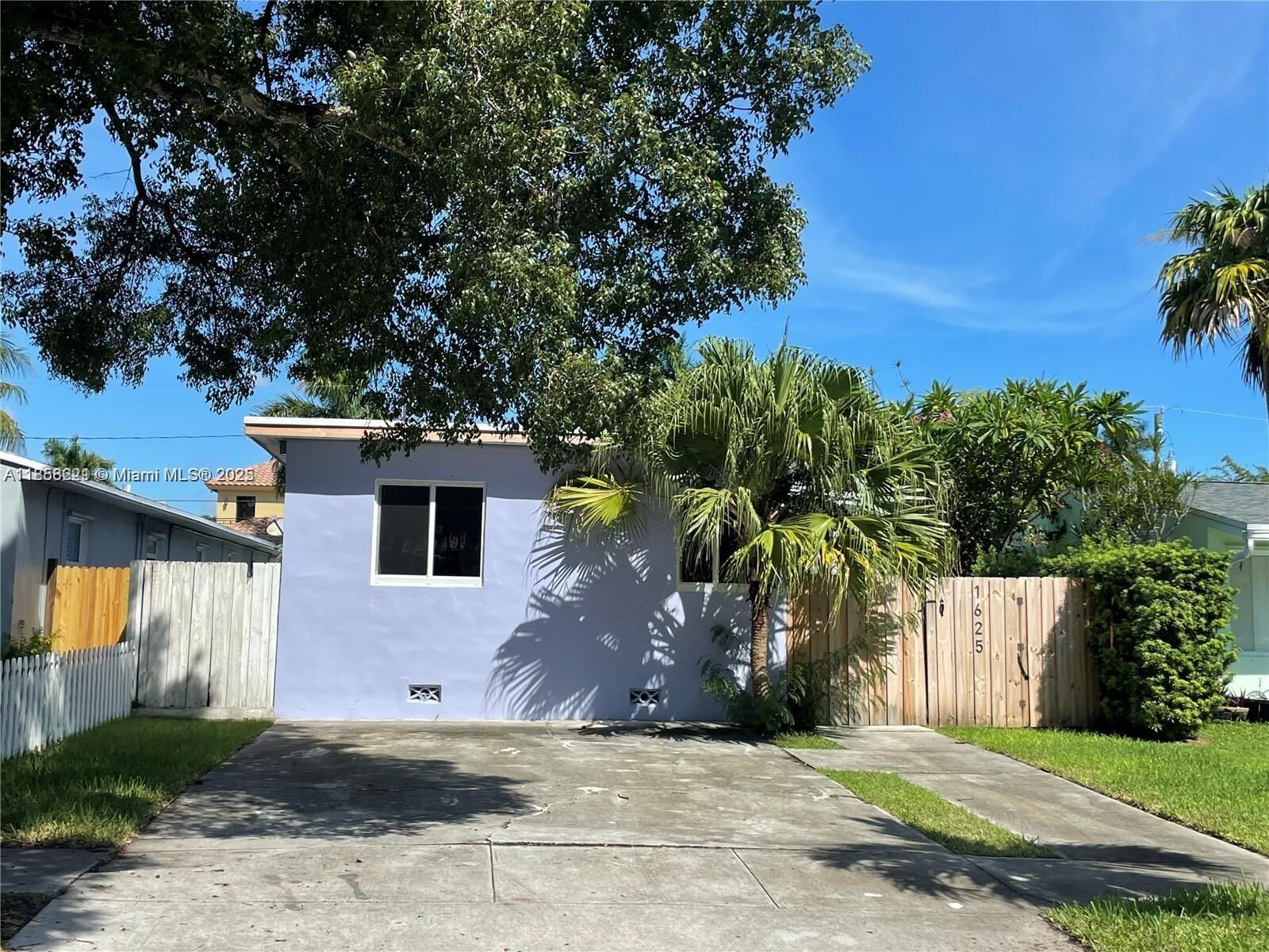 Property Photo:  1625 Fletcher St 1  FL 33020 