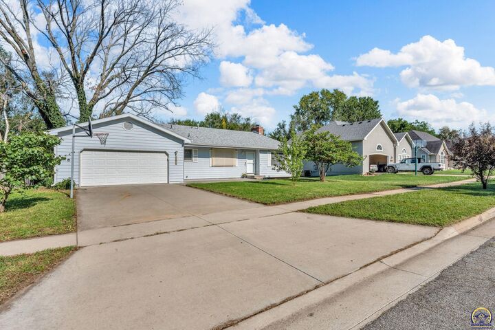 Property Photo:  4232 SE Oakwood St  KS 66609 