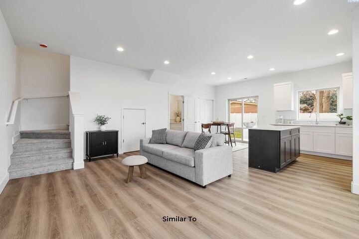 Property Photo:  7632 Grapevine Ct  WA 99353 