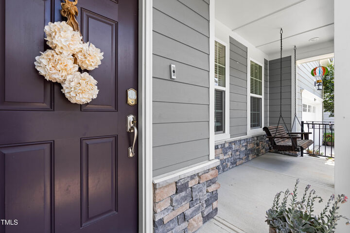 Property Photo: 2930 Farmhouse Drive NC 27502