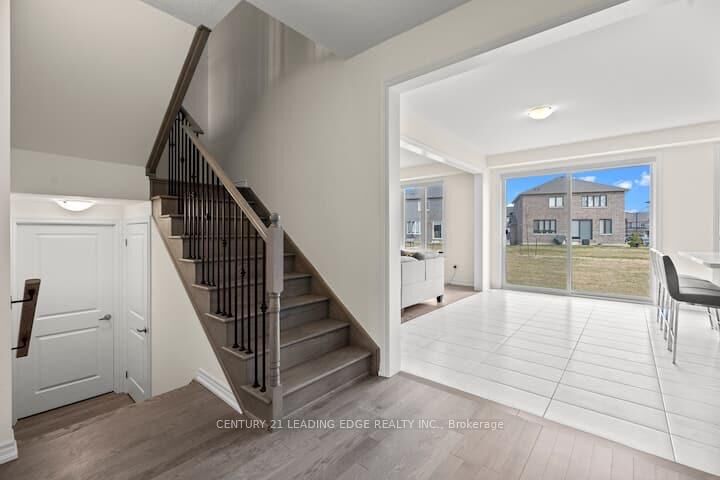 Property Photo: 165 Rosanne Circle ON L9Z 0N1