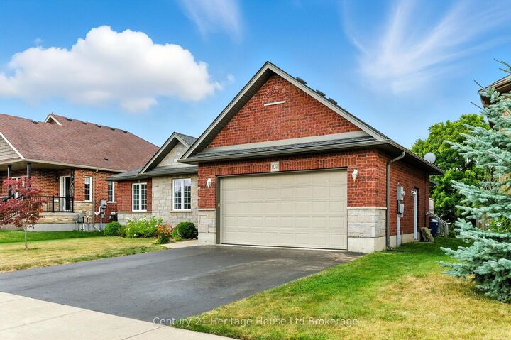 Property Photo: 107 Applewood Street ON N0J 1S0
