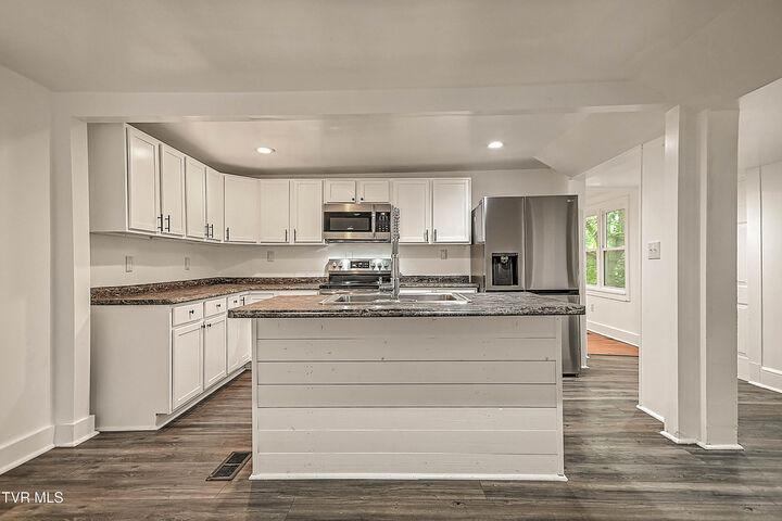 Property Photo:  305 West Main Street  TN 37659 