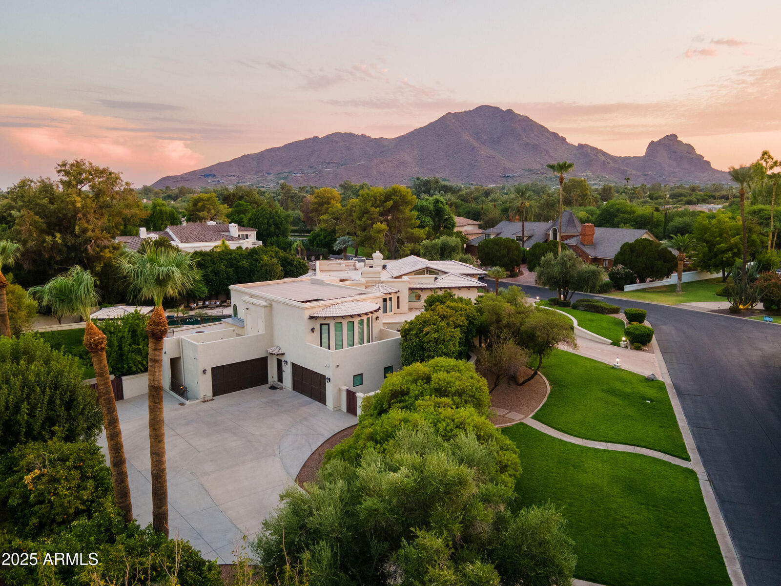 Property Photo: 6611 N 64th Place AZ 85253
